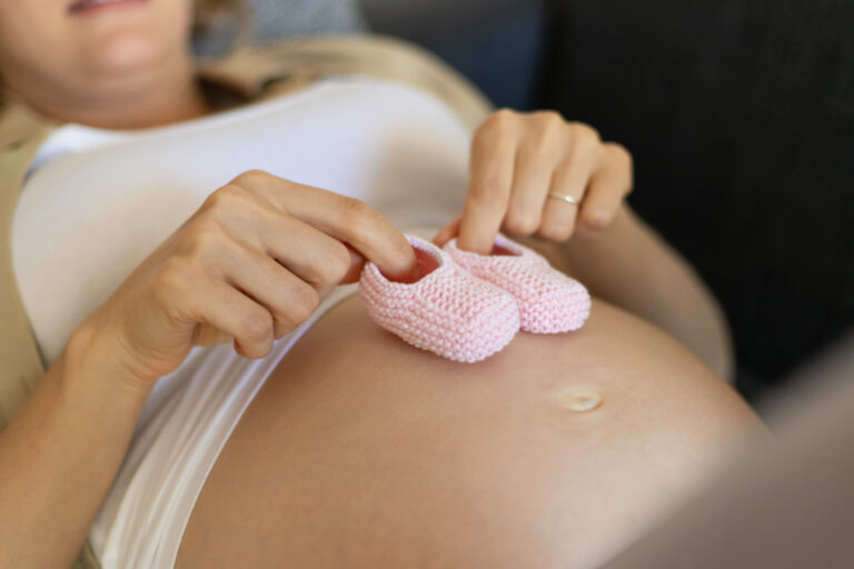 Beneficiile acupuncturii pentru femeile gravide: Sprijin pentru sănătatea și confortul maternal