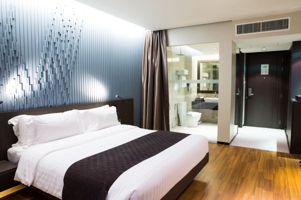 Camere de hotel Mamaia: Cum să alegi cea mai bună cazare la mare în funcție de buget, confort și servicii