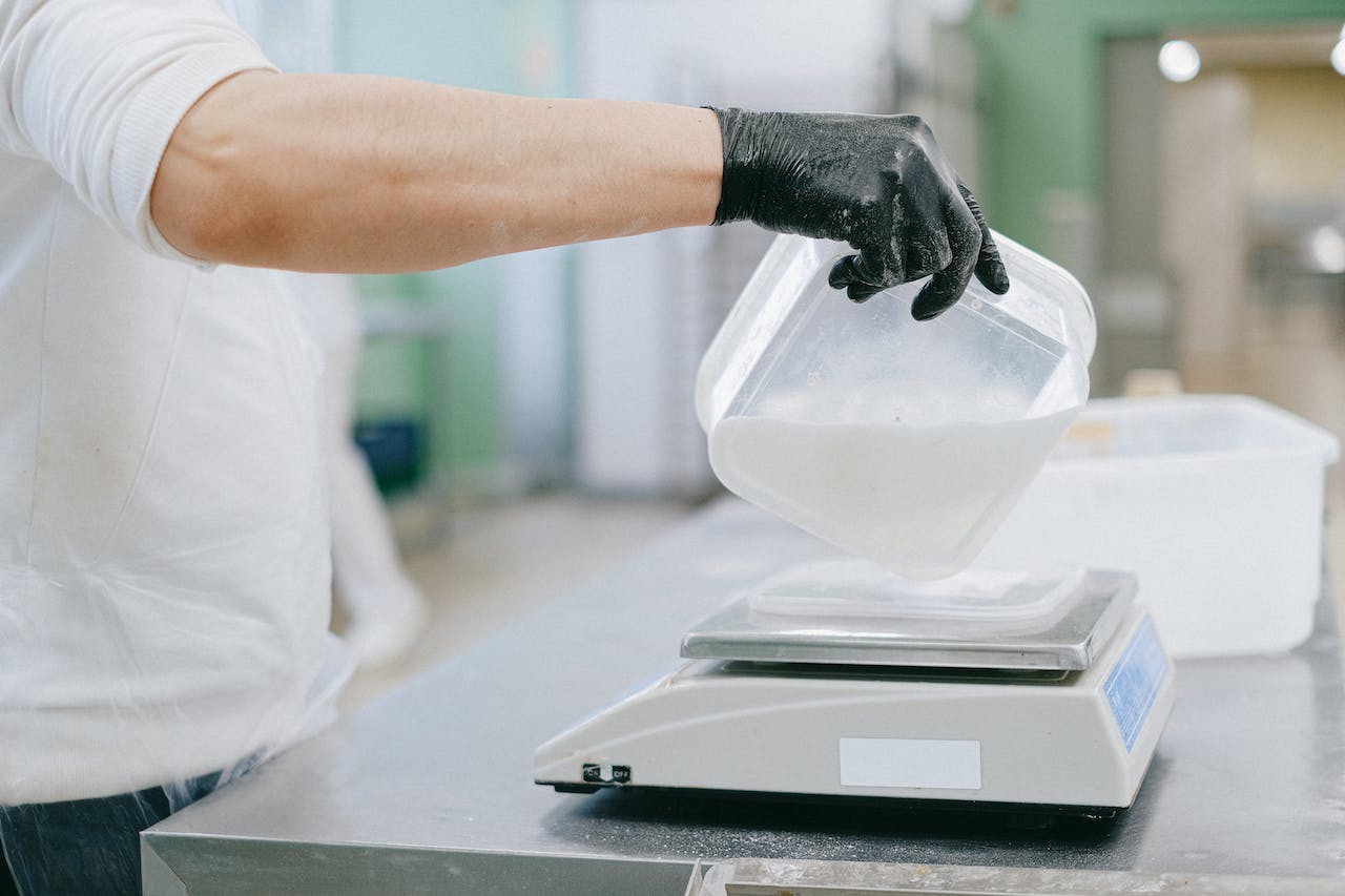Cum alegi furnizorul de echipamente de cântărire pentru afacerea ta