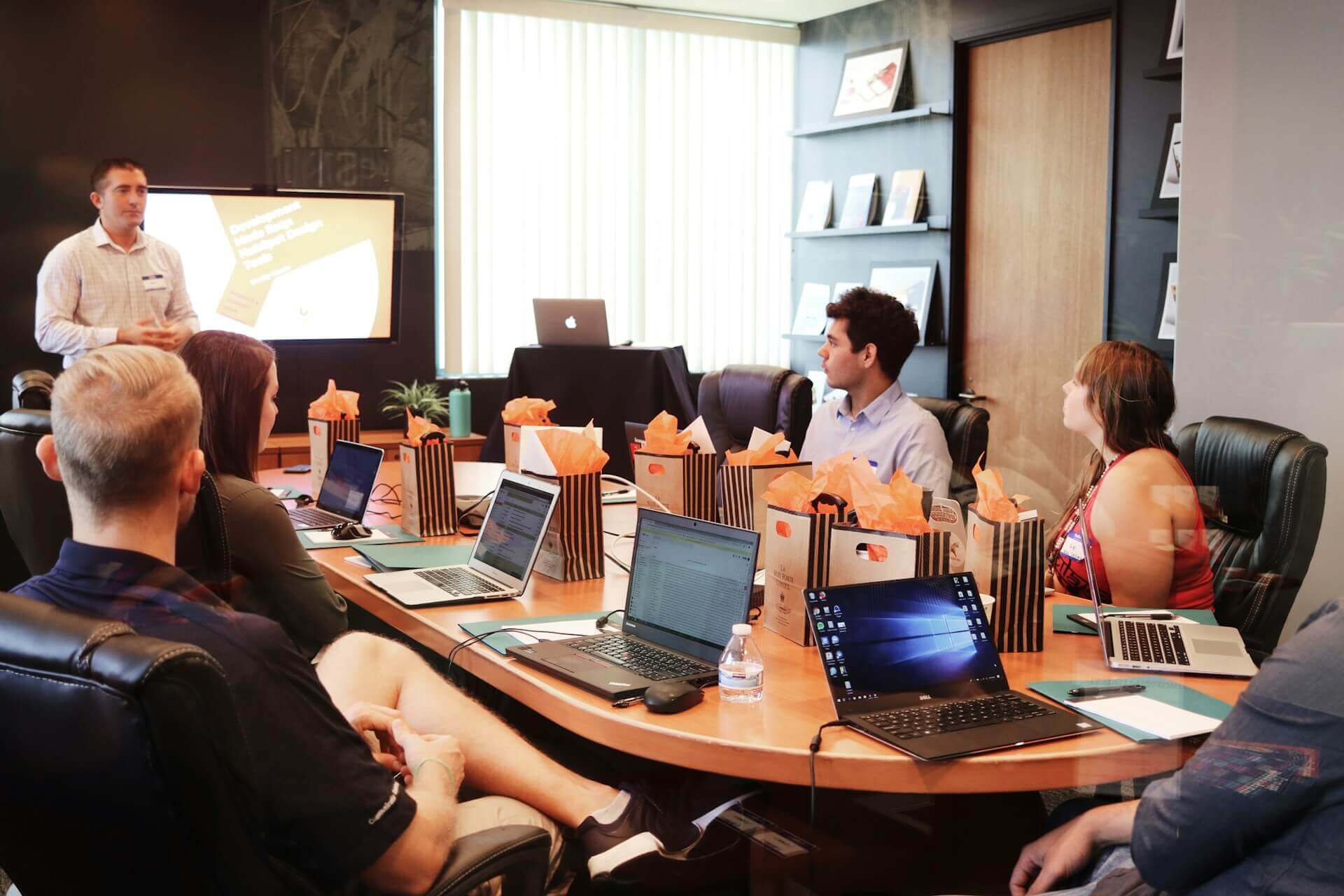 Cinci AVANTAJE ale colaborării cu o firmă de consultanță în domeniul HR