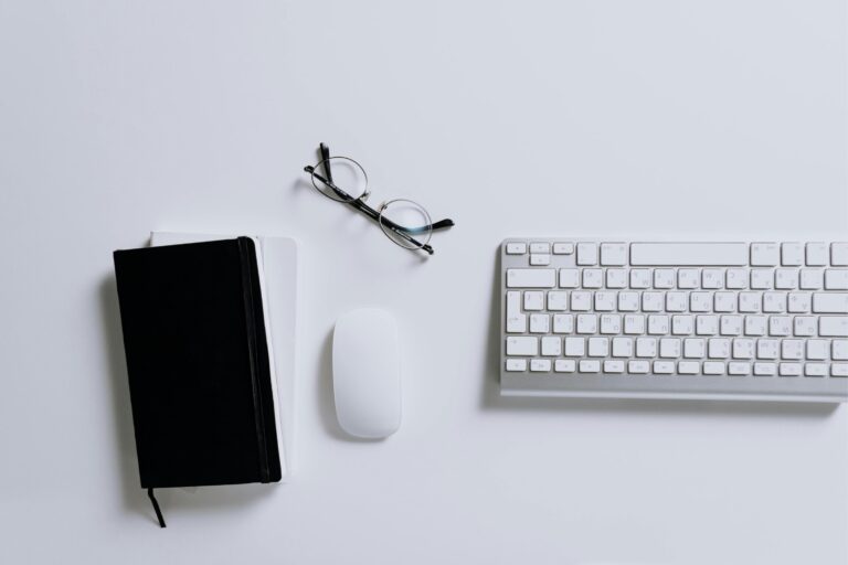 Cum îți poți amenaja biroul în stil minimalist? Top 3 sfaturi utile