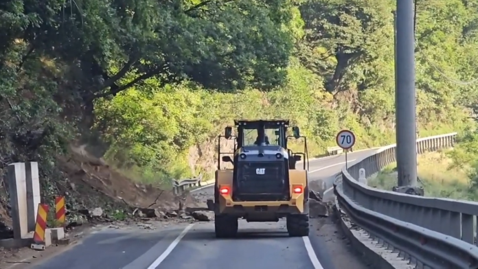 Alunecări pe Valea Oltului: Aproximativ 65.000 mp de panta securizați cu plase de protecție