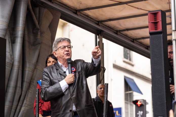 Conflict politic și solicitări de revocare în Franța