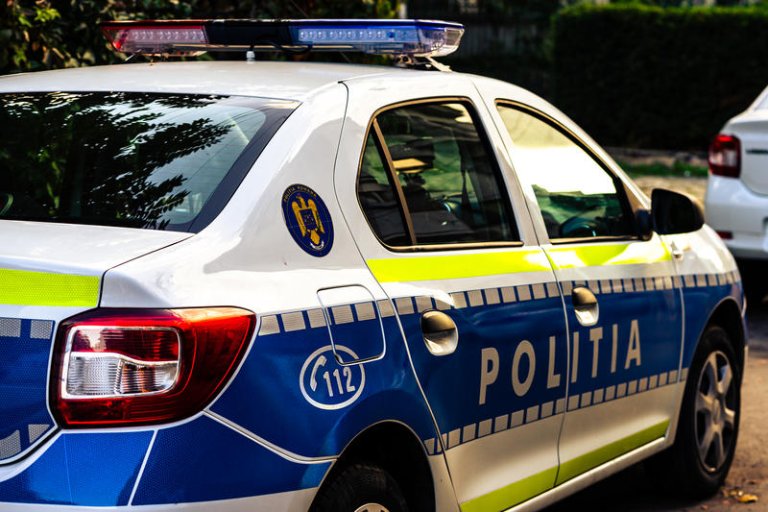 Femeie ucisă cu mai multe lovituri de cuțit de soț în Cluj; Bărbatul a fugit către Lacul Tarnița, poliția este în căutarea lui