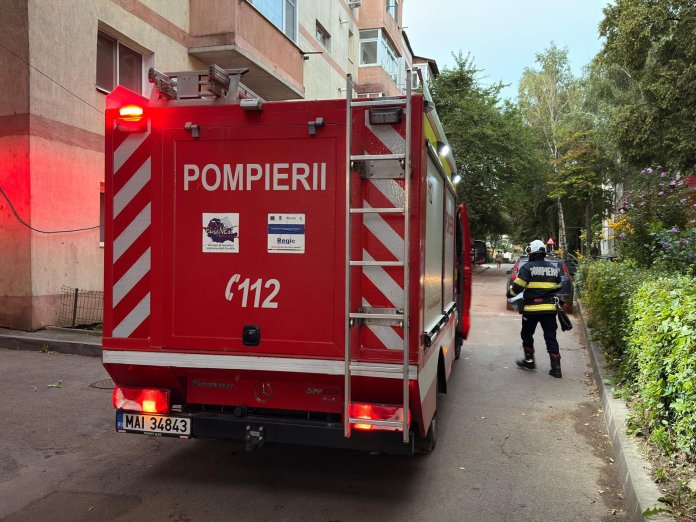 Incendiu într-o garsonieră din Constanța: 26 de persoane au fost evacuate