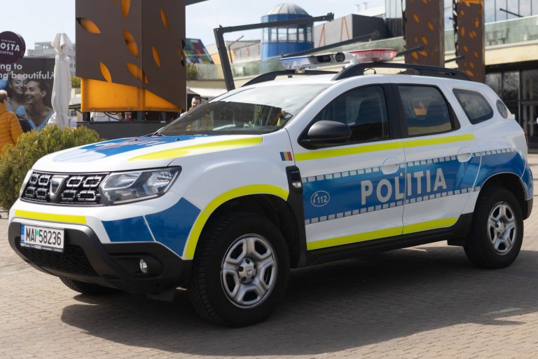 Incident șocant în Râmnicu Vâlcea: Un bărbat a tras focuri de armă asupra unei mașini în apropierea unui restaurant