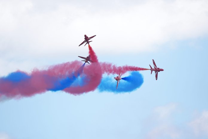 Renunțarea la participarea Red Arrows la show-urile aeriene din Polonia și România