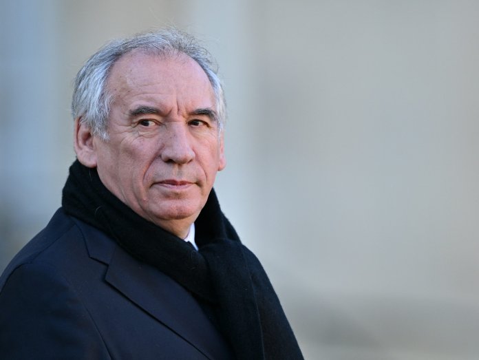 Situația politică tensionată din Franța și alegerile anticipate posibile