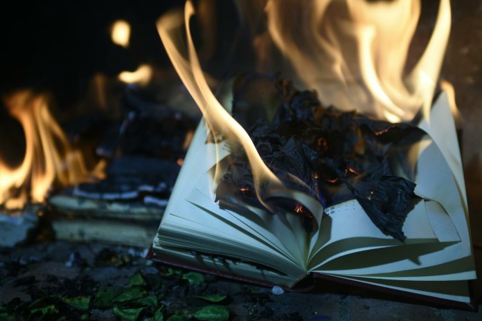 Zeci de mii de volume ce aparțin unei universități din Ucraina, distruse de agresiunile Rusiei