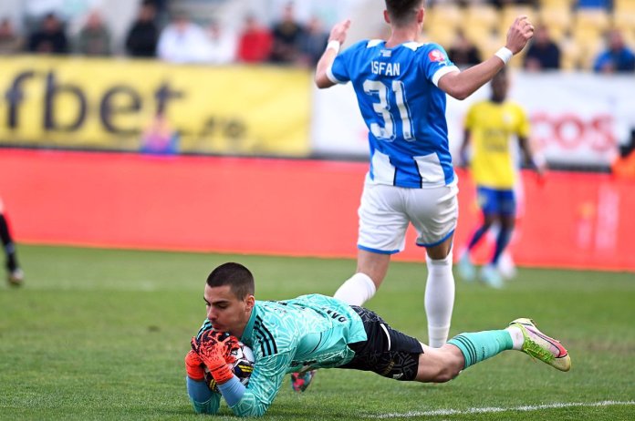 CFR Cluj își menține seria de achiziții, declarând în mod oficial al 17-lea transfer!