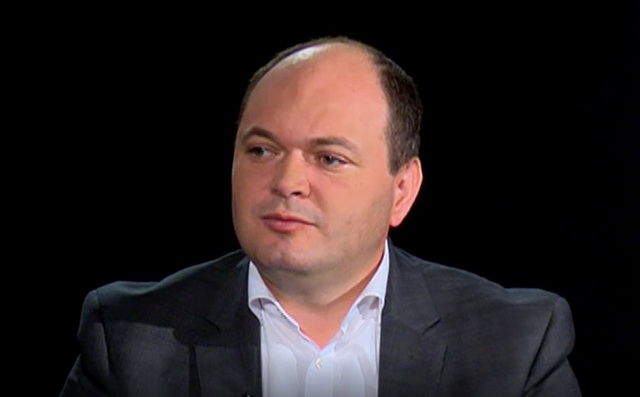 Consilierul prim-ministrului, Ionuț Dumitru, sugerează eliminarea ANAF și înființarea unei entități noi; tranziția financiară rămâne nesigură, ANAF adunând lunar 42 miliarde lei.