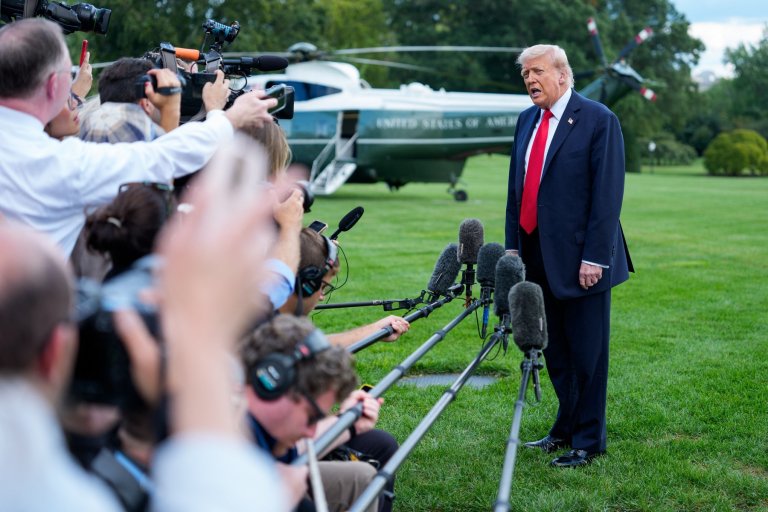 Donald Trump are o poziție ambivalentă după incidentul cu dronele rusești din Polonia: „Ar fi posibil să fi fost o eroare”