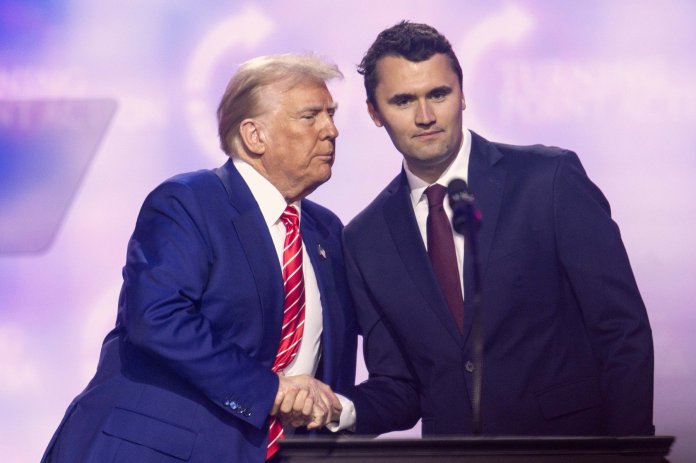 Donald Trump devine principalul comunicator după moartea lui Charlie Kirk, liderul american alegând să fie prezentator unic de reality show și să sfideze convențiile comunicării publice.