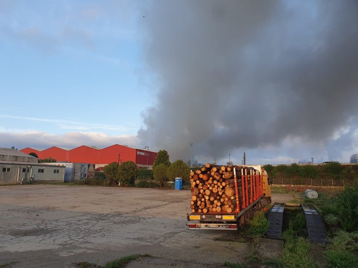 Explozie urmată de incendiu la o uzină din Sebeş: patru persoane accidentate, Planul roşu de intervenţie activat