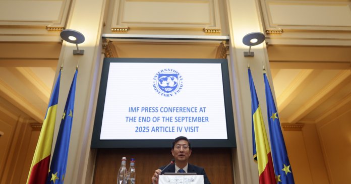 FMI prevede o reducere a ritmului de creștere economică în România. Estimările pentru 2026 au fost prezentate de oficialii Fondului.