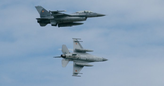 Forțele armate au mobilizat două avioane F-16 în timpul nopții, după identificarea unui ansamblu de drone la frontieră. Alerta RO-ALERT emisă în Tulcea.
