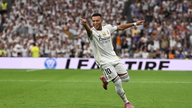Mbappe a „spart” liniștea la miezul nopții! Un mesaj extraordinar pentru Dembele, după ce a câștigat Balonul de Aur.