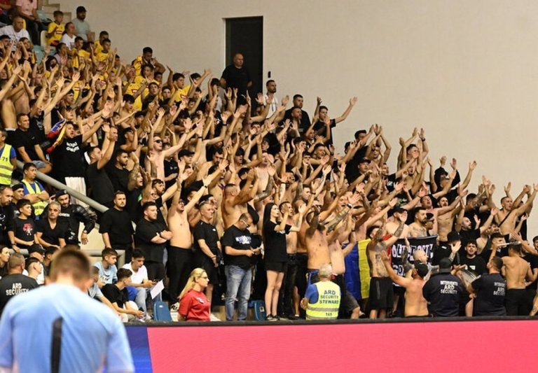 Presa maghiară reacționează după incidentele de la partida de futsal România – Ungaria: „Suporterii români au fost de nestăpânit!”