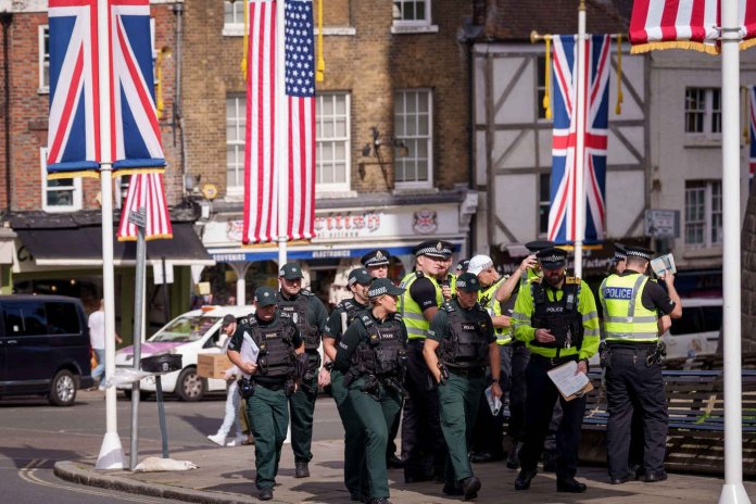 Regatul Unit întâmpină cu fast vizita lui Trump: ceremonie opulentă, paradă militară și plimbare cu trăsura alături de Charles la Windsor / Ce așteaptă Londra în schimb