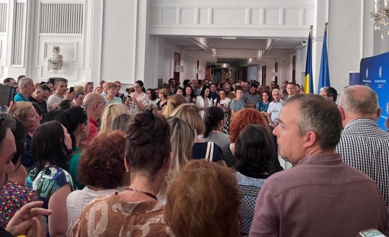 SindFISC oprește protestul după înțelegerea cu ministrul Finanțelor: Dialog cu ANAF despre condițiile de muncă ale angajaților, luni la 11:30.