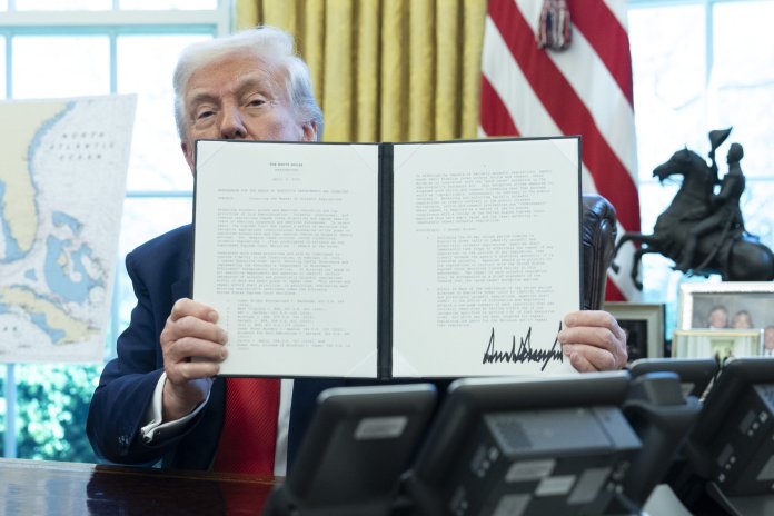 Trump a semnat decretul de redenumire a Departamentului Apărării în Departamentul Războiului