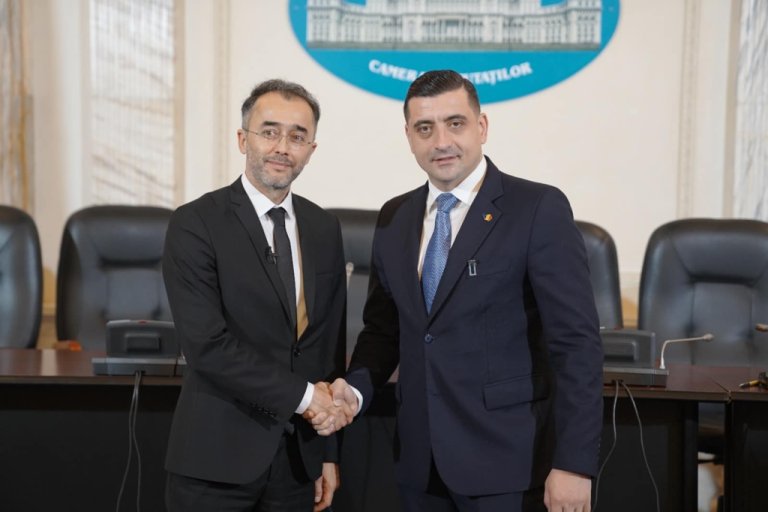 Un susținător pro-rus din AUR își dă demisia, acuzându-l pe George Simion de „trădare” și condamnând legătura cu Călin Georgescu. Un „dar” pentru aniversarea lui Simion.
