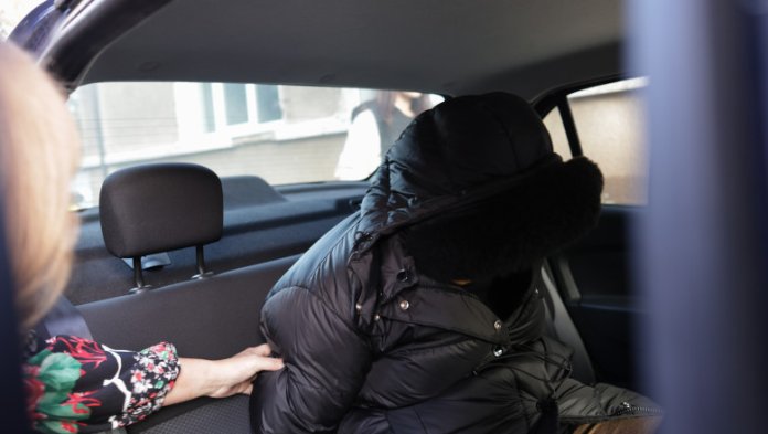 Sora lui Carmen Dan, arestată de Poliție într-un caz de fraudă: modul de operare al unui prejudiciu de 1,3 milioane de euro / Fosta ministră, interogată