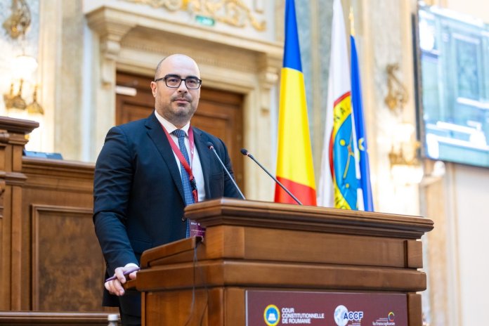 Conf. univ. dr. Bogdan Dima: Curtea Constituțională a intervenit din nou asupra arhitecturii constituționale pentru a opri o lege care urmărea reducerea pensiilor acordate magistraților.