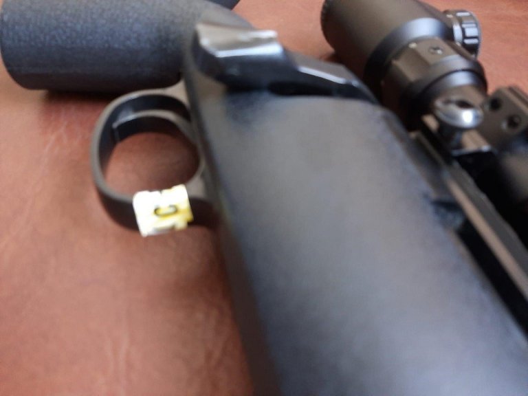 Focuri de armă airsoft au avut loc în Sectorul 6 al Capitalei: Fără victime; poliţiştii sunt în căutarea autorului care a deteriorat o mașină parcată