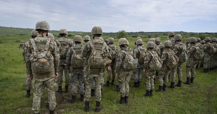 La cererea MApN, Parlamentul dă undă verde achiziționării de tancuri și serviciului militar voluntar de 4 luni.