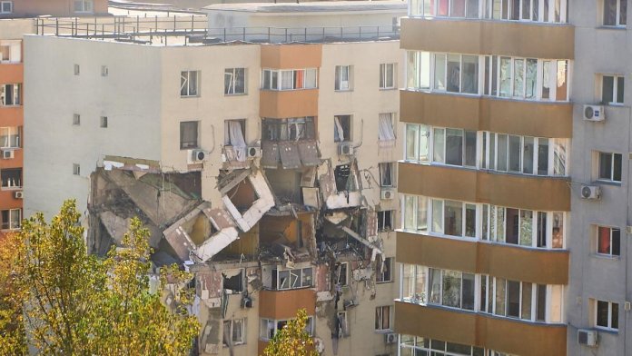 Modificare de strategie. Municipalitatea Bucureștiului plănuiește să reconstruiască imobilul din Rahova, iar rezidenții să rămână proprietari.