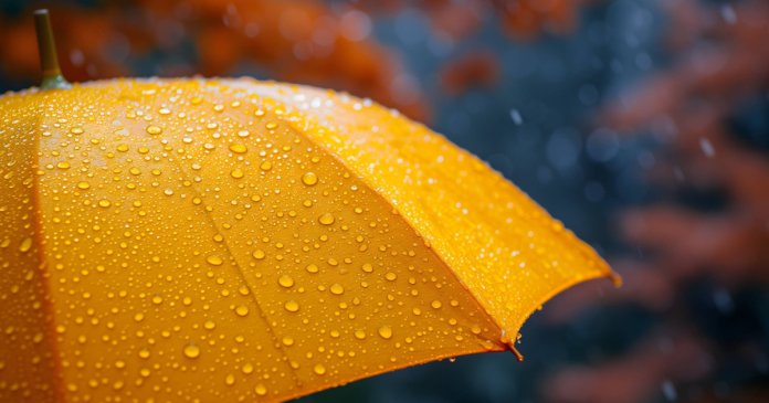 Vreme răcoroasă în România: patru zile de temperaturi scăzute, ploi și ninsori viscolite. Previziuni pentru București.