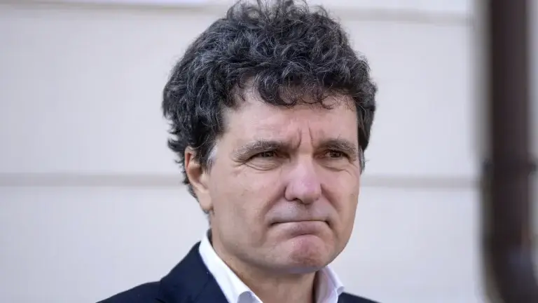 Nicuşor Dan referitor la Orban: „Se mai întâmplă uneori ca în telenovele” – Atunci când un consilier contrazice în mod repetat un demnitar, trebuie să i se spună clar că nu se mai poate continua.