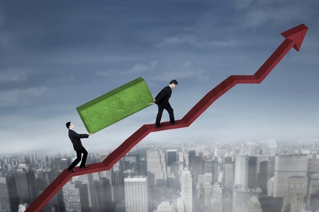 ULTIMA ORĂ PREMIERĂ: Grecia este depășită de România. Cheltuielile pentru dobânzi depășesc 3% din PIB și vor întrece Grecia anul viitor. În anul 2026, România va destina aproape 10% din veniturile bugetare pentru dobânzi, cel mai ridicat nivel din UE.