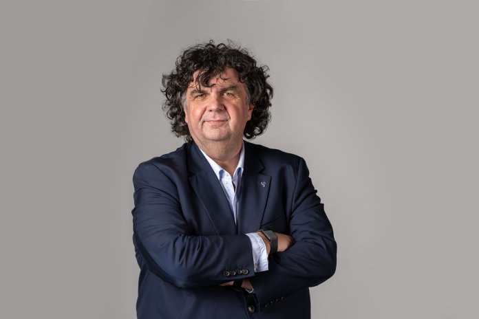 Analiza pieței forței de muncă în 2025: Expansiune în sectorul construcțiilor, diminuări de angajați în automotive și IT