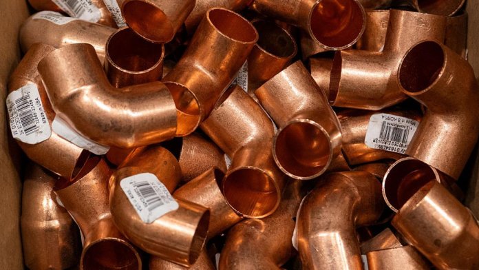 „Ar putea ajunge la noi înălțimi stratosferice: Metalul roșu, un simbol al forței economice”