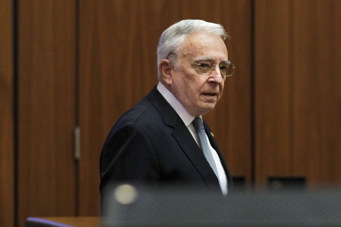 Conform raportului BNR, cheltuielile populației depășesc veniturile. Câți români încasează salariul „în plic”?