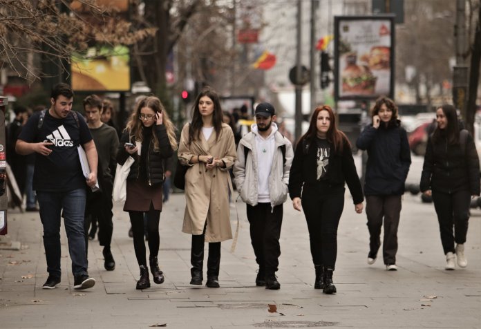 Criza financiară pentru Generația Z: alegerea între economisire și plăceri