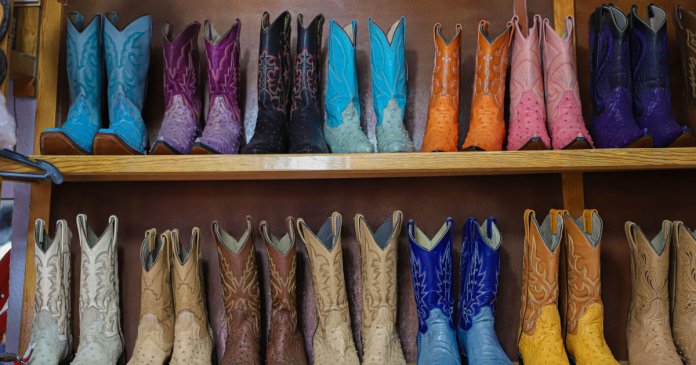 Industria de pielărie din SUA impactată de tarifele lui Trump: prețurile ar putea să se majoreze cu 22% în perioada următoare de doi ani.