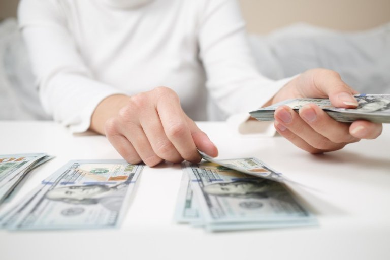 Informațiile recente privind comportamentul financiar al românilor: balanță nesigură