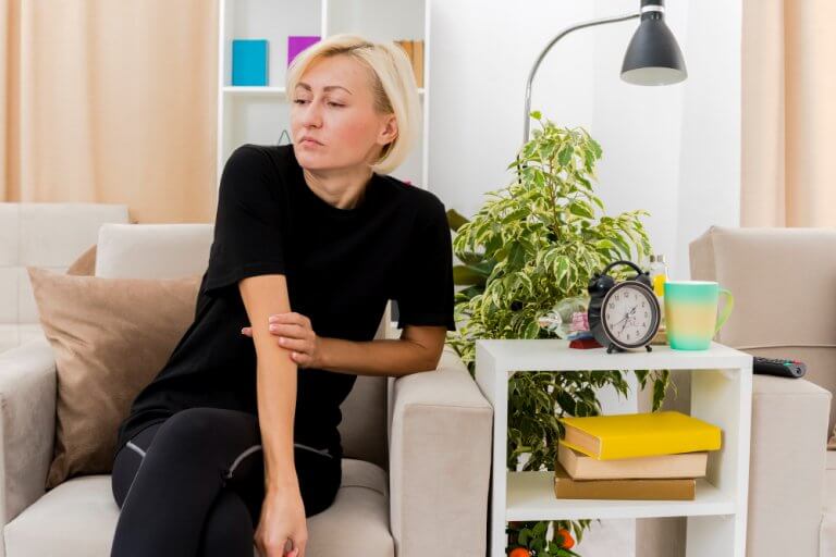 Edemele la glezne anunță o problemă cardiacă? Ce ar trebui să știi despre acest semnal al corpului