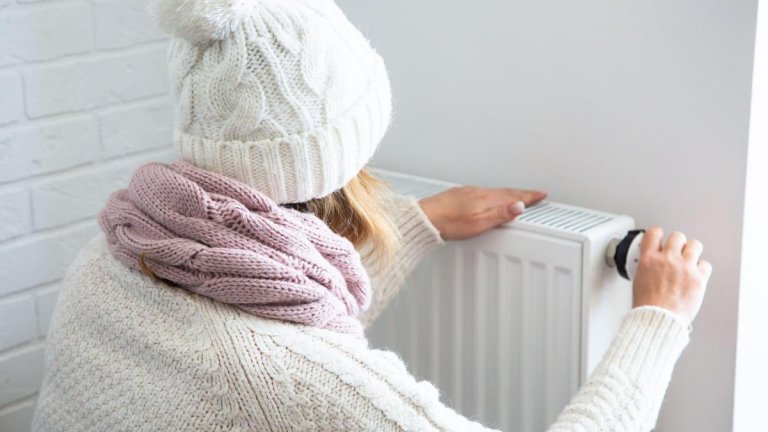 Facturi istorice la energie în România: Termocentralele nu reușesc să satisfacă cererea.