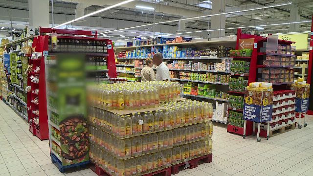 Inflația schimbă comportamentul de cumpărare al românilor. Cele mai vândute produse în fiecare zonă a țării