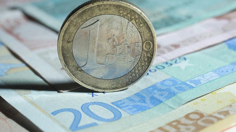 Reuters: România va avea nevoie de câțiva ani pentru a-și consolida finanțele și a deveni parte a zonei euro