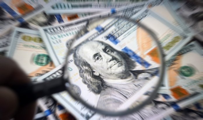 Trump susține că nu este îngrijorat de deprecierea dolarului: „cred că este fantastic”