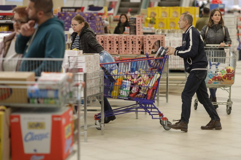 Avertismentul experților în economie pentru Executiv: „Restricționarea adaosului este o politică populistă ce ne retrage în anii ’90. Cheltuielile vor fi suportate în continuare de consumatori”