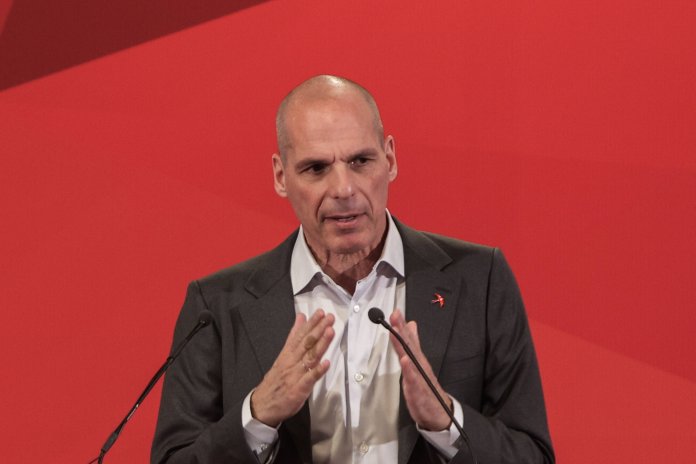 „Capitalismul s-a stins, dar încă nu ne-am dat seama”, susține Yanis Varoufakis, fost titular al Ministerului de Finanțe din Grecia. Societatea a pătruns în epoca „tehno-feudalismului”.