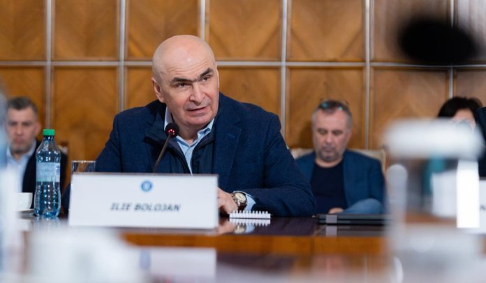 Ce reprezintă kurzarbeit, sugestia lui Dan Șucu pentru Ilie Bolojan: ar putea diminua șomajul