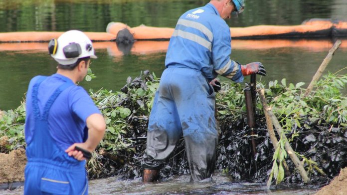 Egalitate pe muchie: Exploatarea de țiței a României a coborât exact cu cât s-au majorat importurile în 2025.