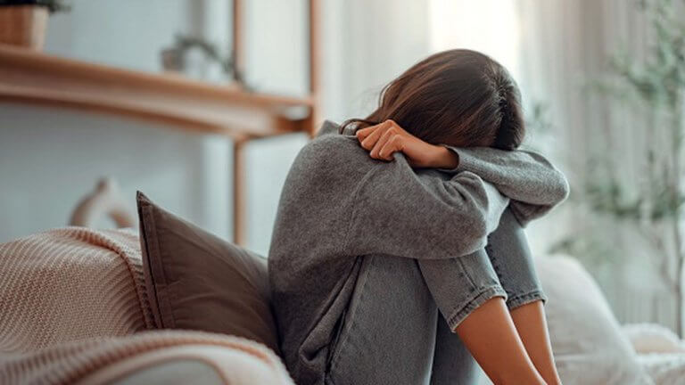 Date care provoacă neliniște: Familiile din România se luptă cu provocări semnificative. Există un deficit de peste 830 de miliarde de lei.